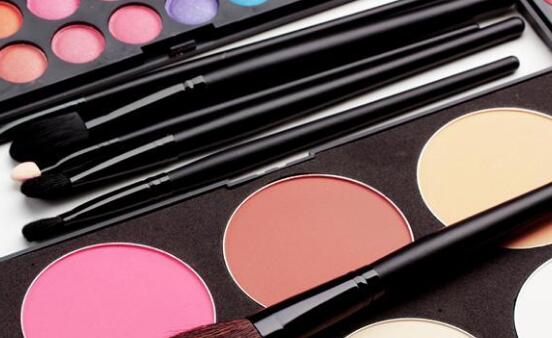 彩妆工具商标注册属于第几类？
